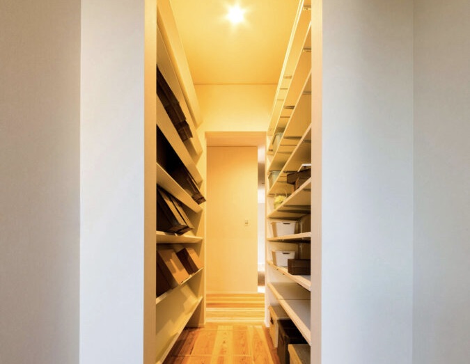 取り出しやすく仕舞いやすいシューズロッカー。